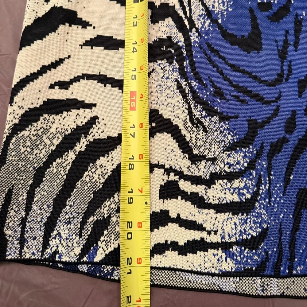 NWT St John Animal Print Sweater Shell Size M MSRP $355 - Picture 8 of 11
